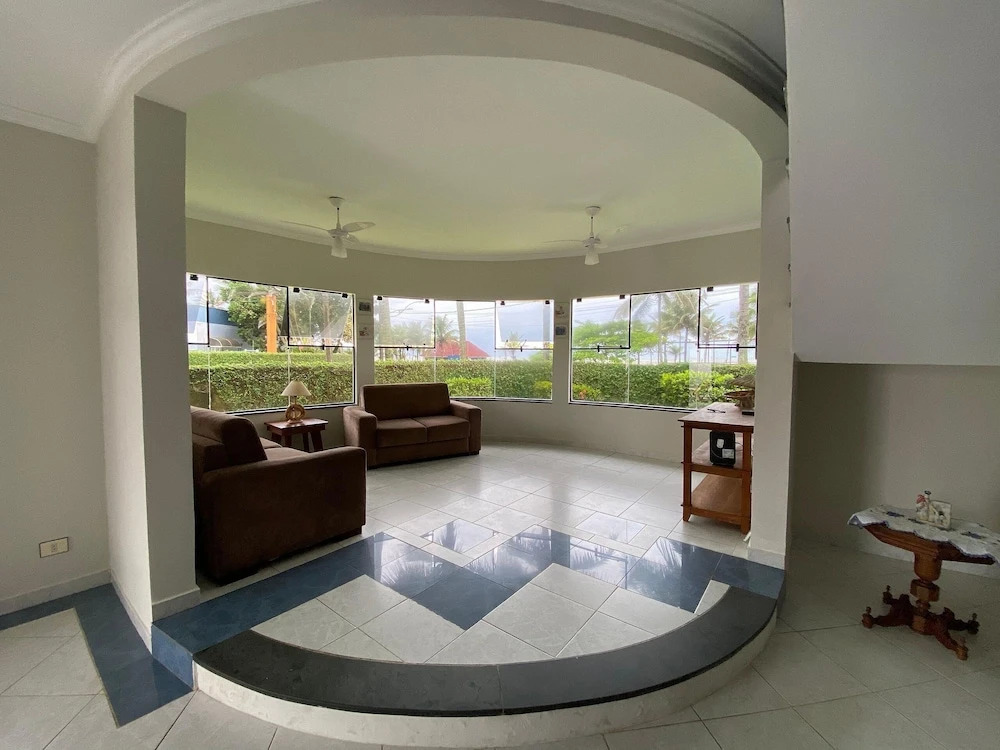 Casa Alto Padrão Frente ao Mar