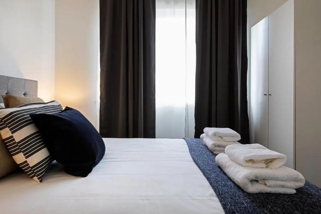 Modern 1-Bedroom Apartment, beach 5-min walk, free parking
