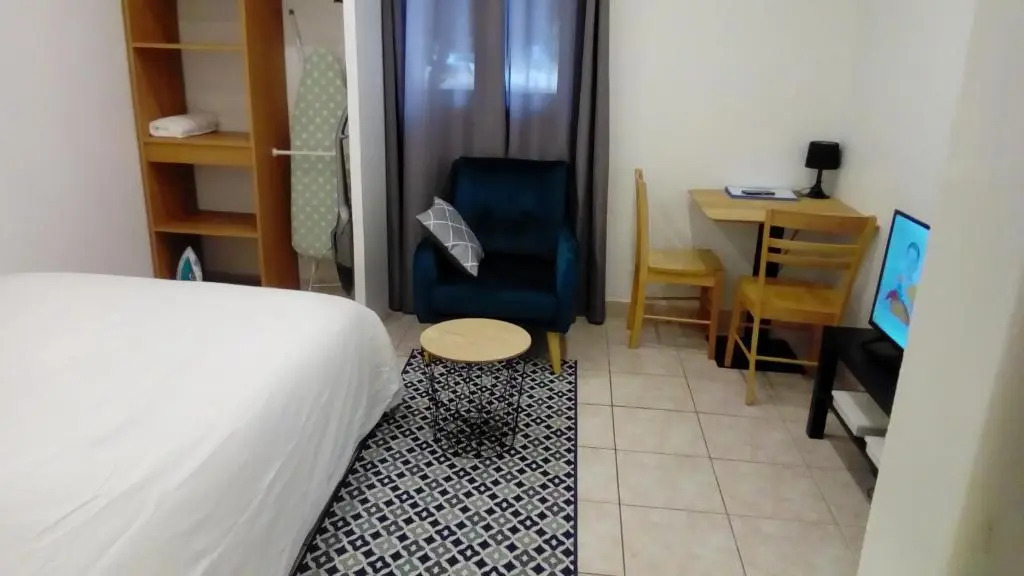 Appartement AAD1 Clamart 200 m du Tramway T6 st pavé blc avec cuisine séparée