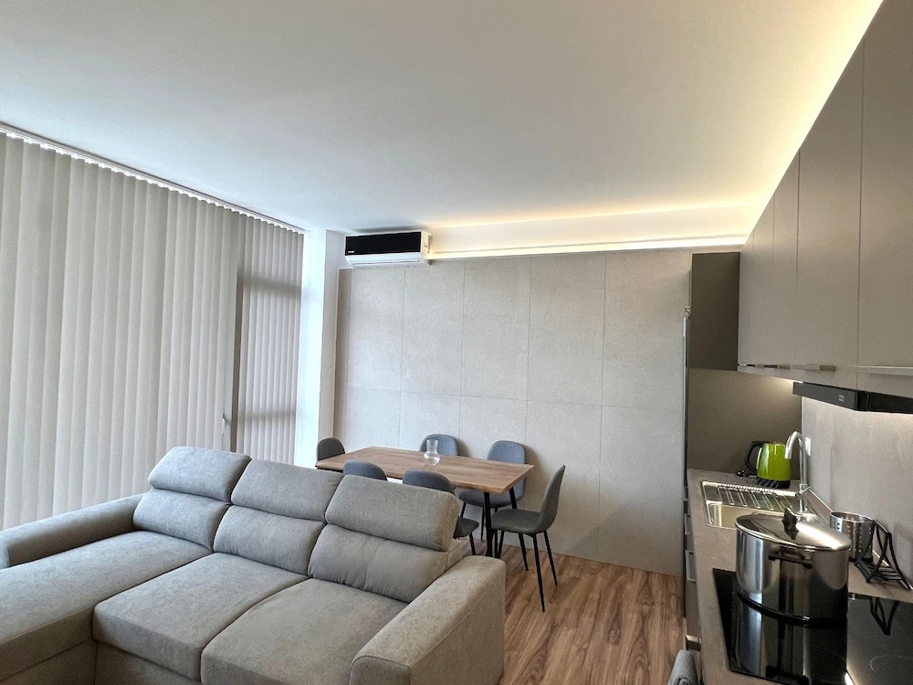 Penthouse & apartments by the Sea airport Airstay