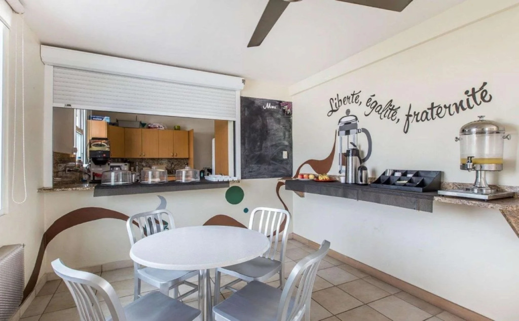 Le Consulat, an Ascend Hotel Collection Member