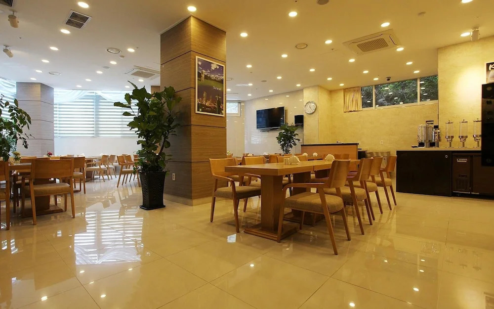 CS Avenue Tourist Hotel