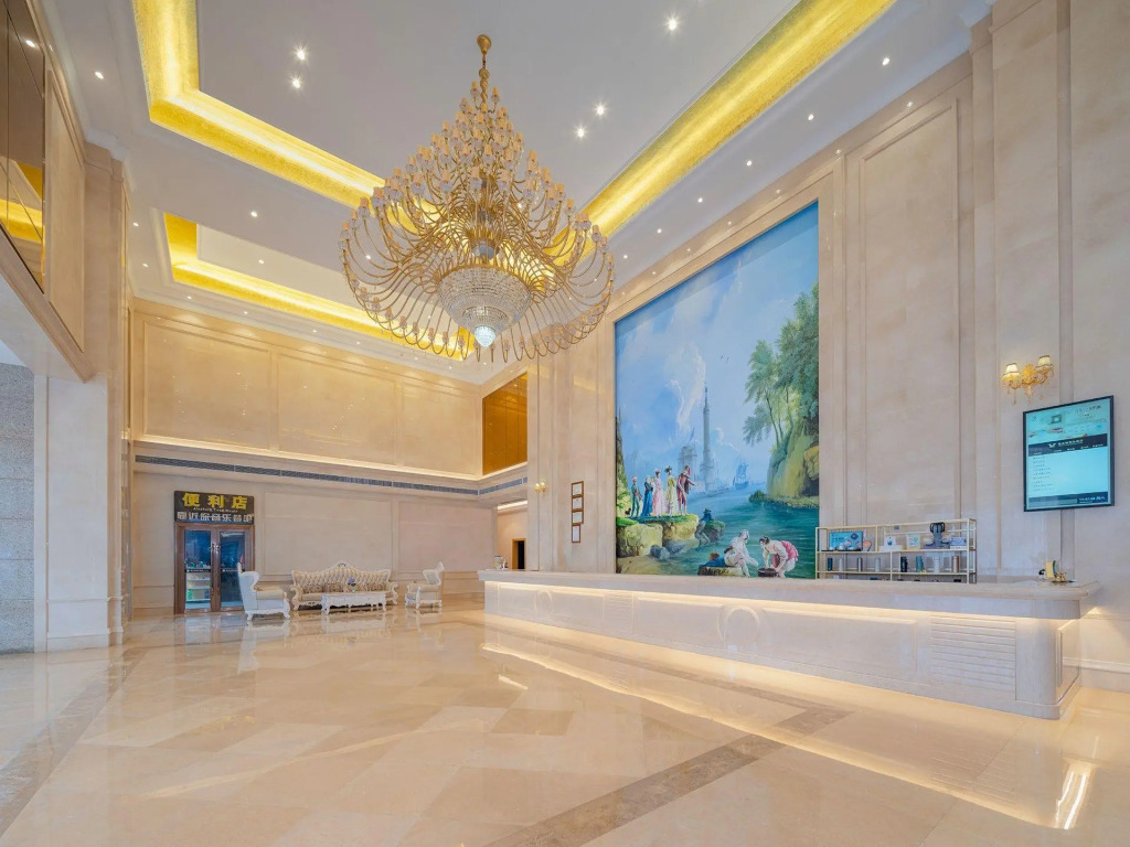 Vienna International Hotel Qishi Center Branch in Dongguan, Guangdong.