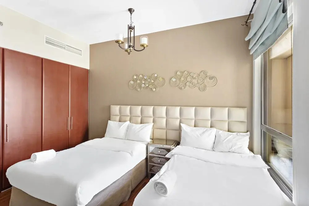 WelHome - Waterfront Family-Size Apt With JBR Beach Access