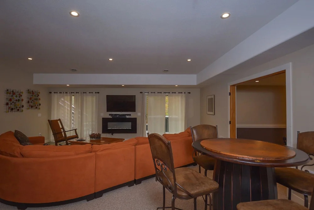 Barley Moon Retreat 5 Bedroom House