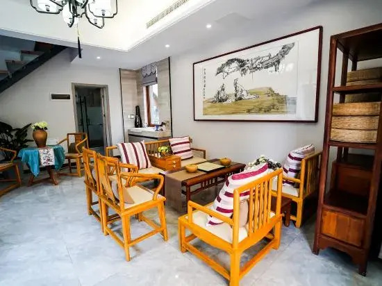 Wuzhishan Yisuli Theme Hotel