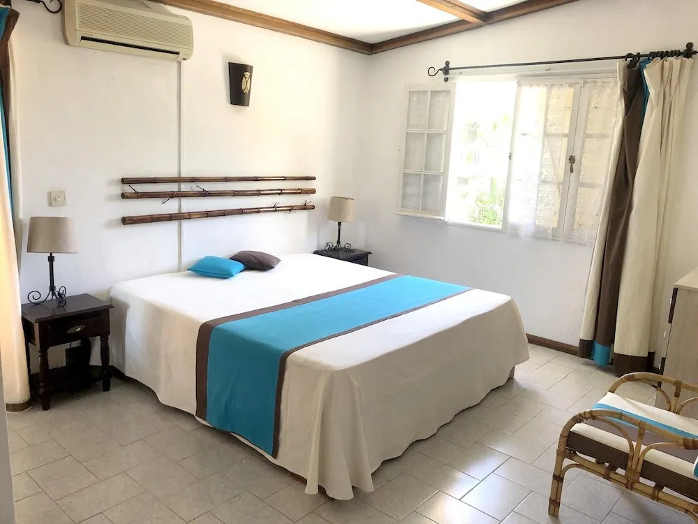 Villa With 3 Bedrooms in Grande Riviere Noire, With Wonderful Mountain View, Private Pool, Enclosed Garden - 1 km From the Beach