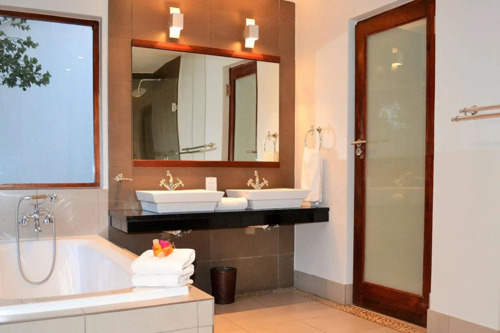 Newburg Lodge & Luxury Bush Tents, Elements Private Golf Reserve
