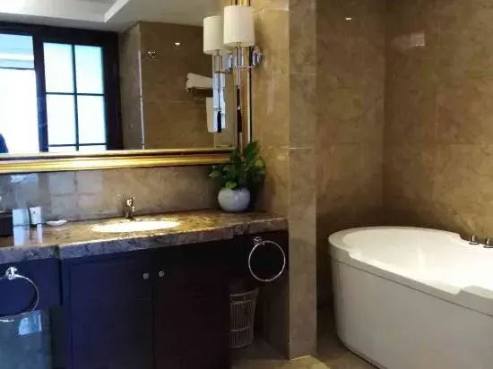 Zhongyi Holiday Hotel