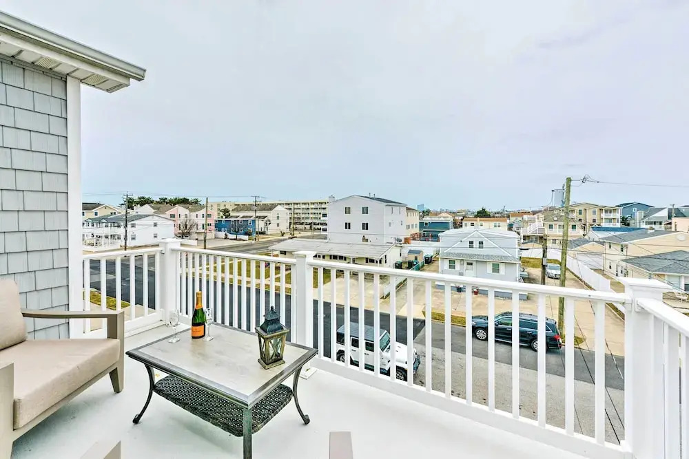 Sunny Brigantine Townhome: Walk to Beach