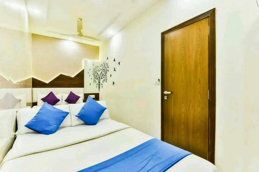 Hotel Palace Residency near Lokmanya Tilak Terminus