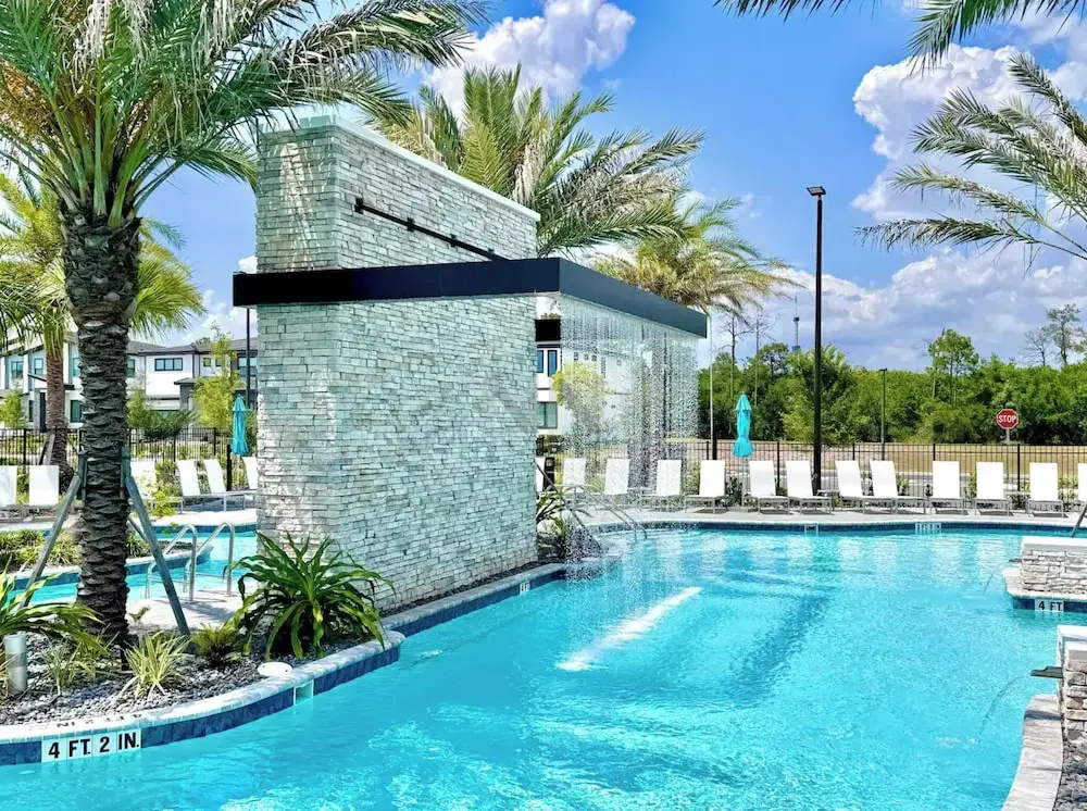 Bernie Pool Home 8 BED