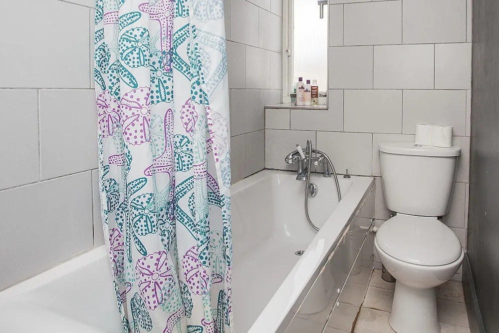 Bright 1 Bedroom Flat in Oval