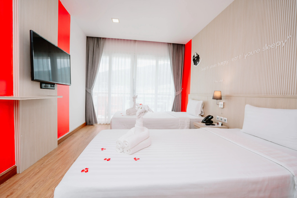 SLEEP WITH ME HOTEL design hotel @ patong