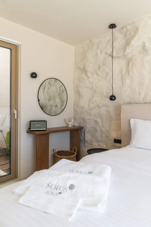 Solus Suites Milos