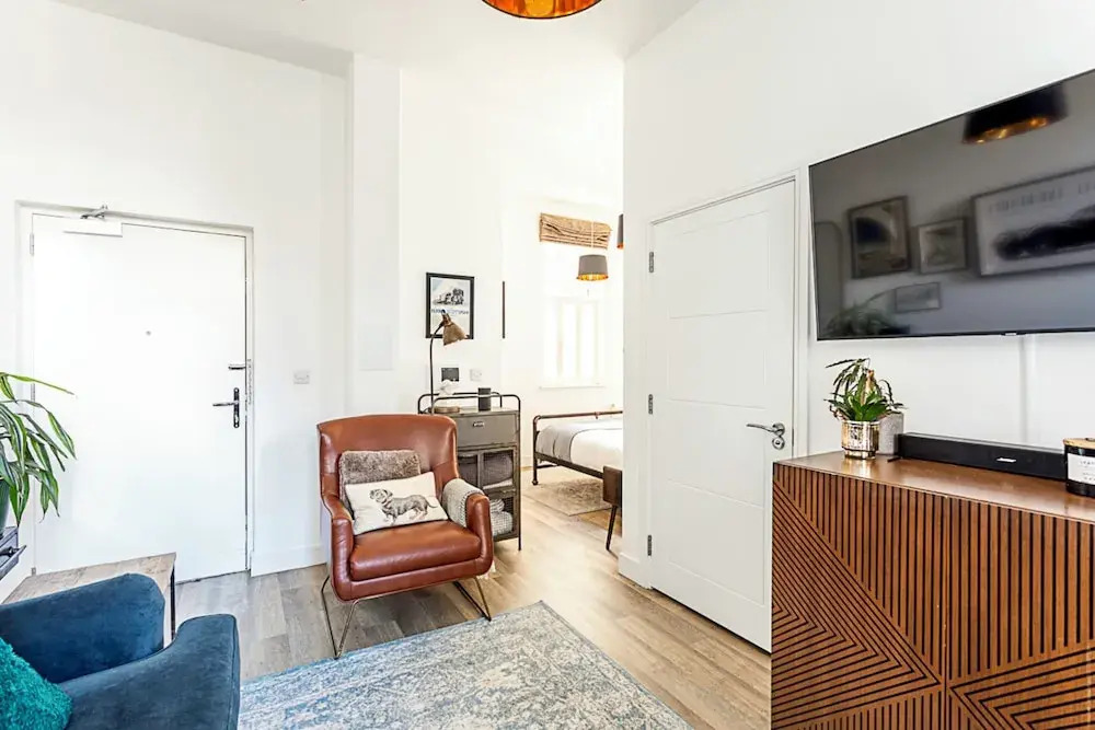 Contemporary Victorian Studio