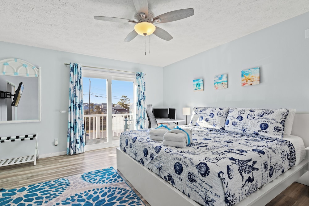 Stay at The Salty Palm! 2BR 1.5ba Sleeps 7