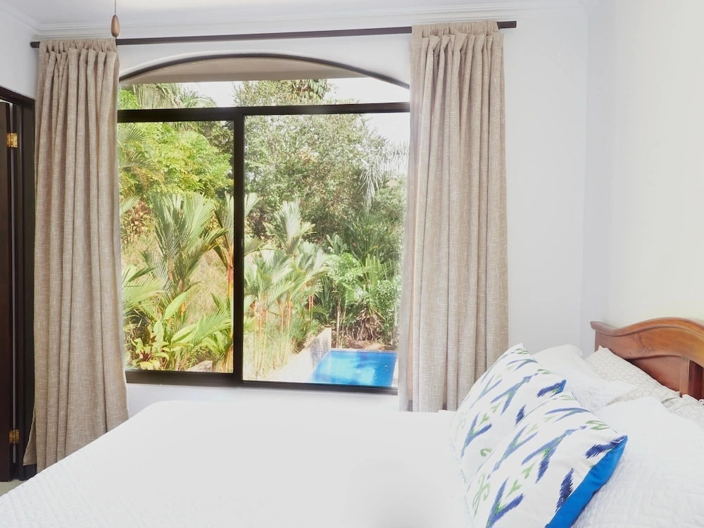 Villa Palmeras with jungle views pool near MA