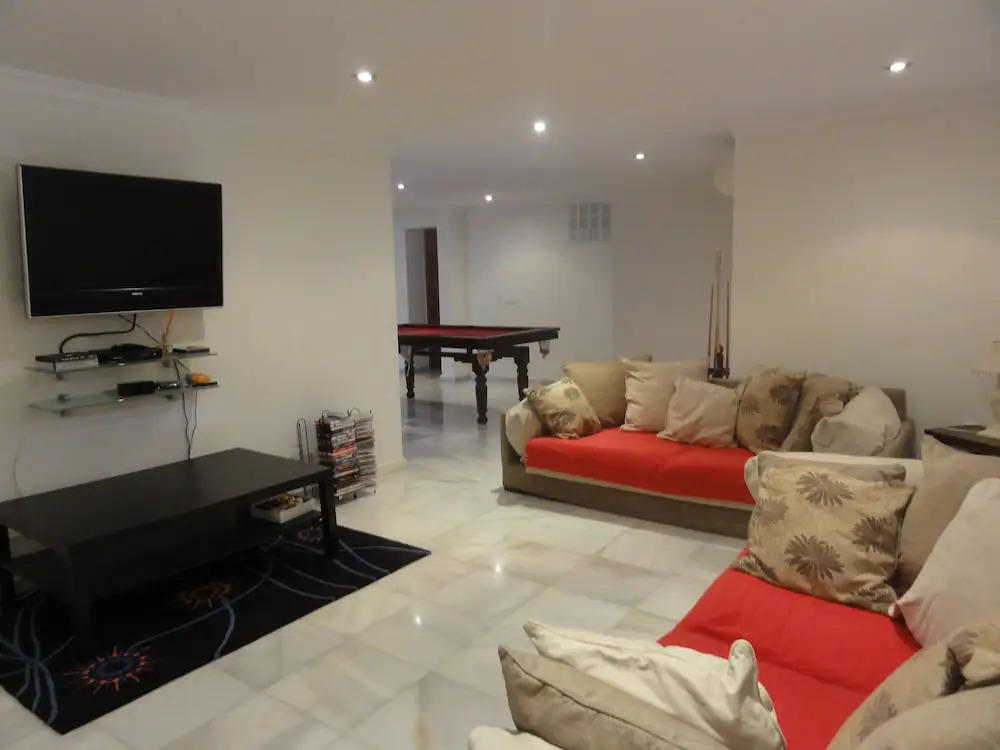Spacious 5 bed Villa With Private Garden and Pool Close to Puerto Banusmarbella