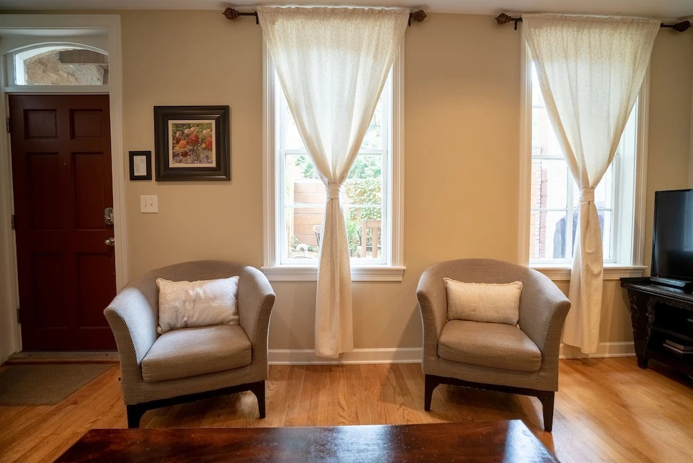 Old Town Suites Operated by Roscoe Village Guesthouse