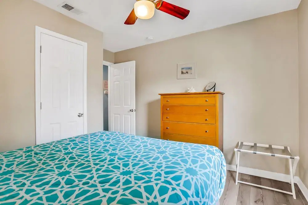Charming Condo w/ Pool 500 Yards to Beach, Near Lighthouse & Downtown