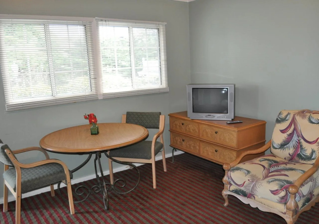 Ocean Echo Inn & Beach Cottages