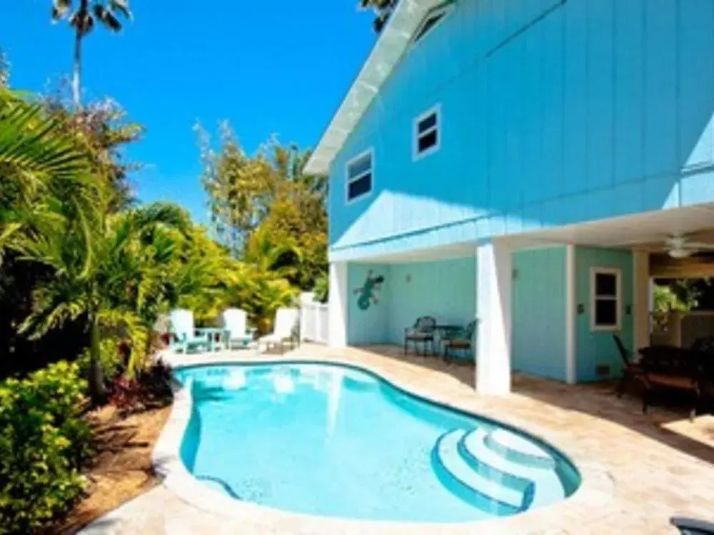 Holly Hideaway