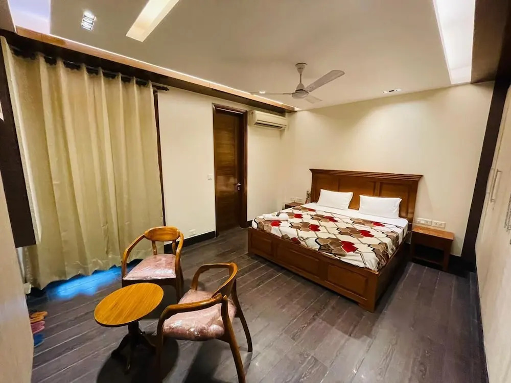 Fortune Home Service Apartment 4Bhk D163