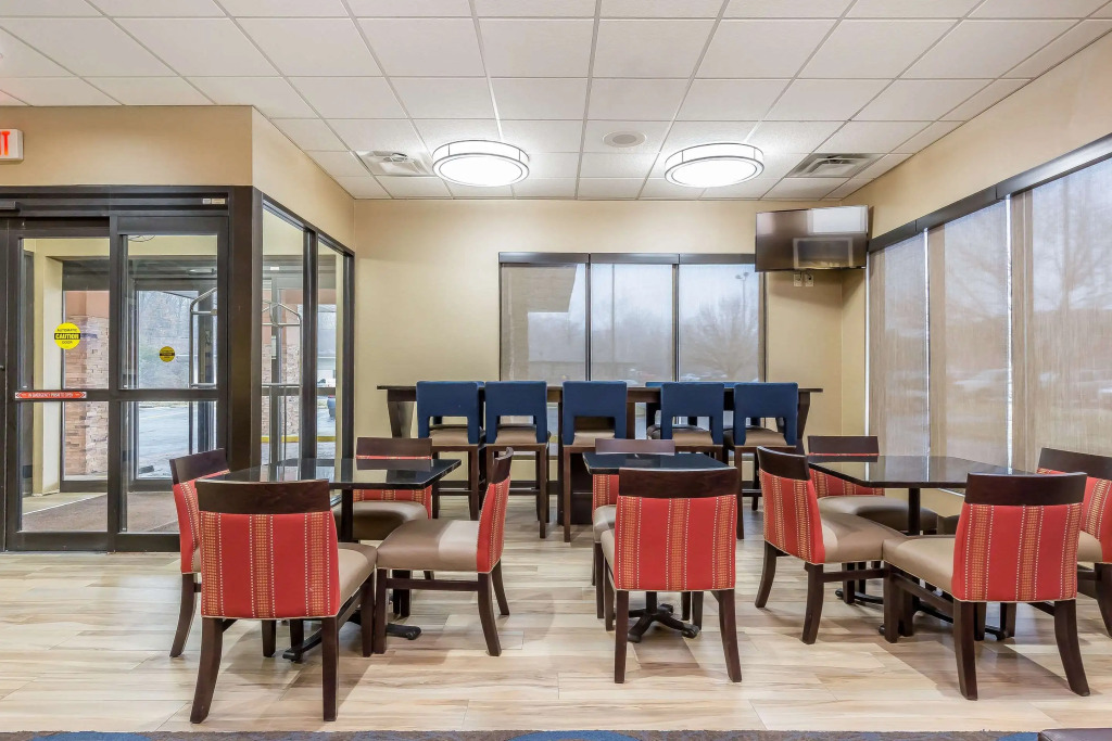 Comfort Inn Alton near I-255