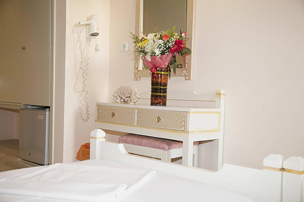 Theonia Hotel