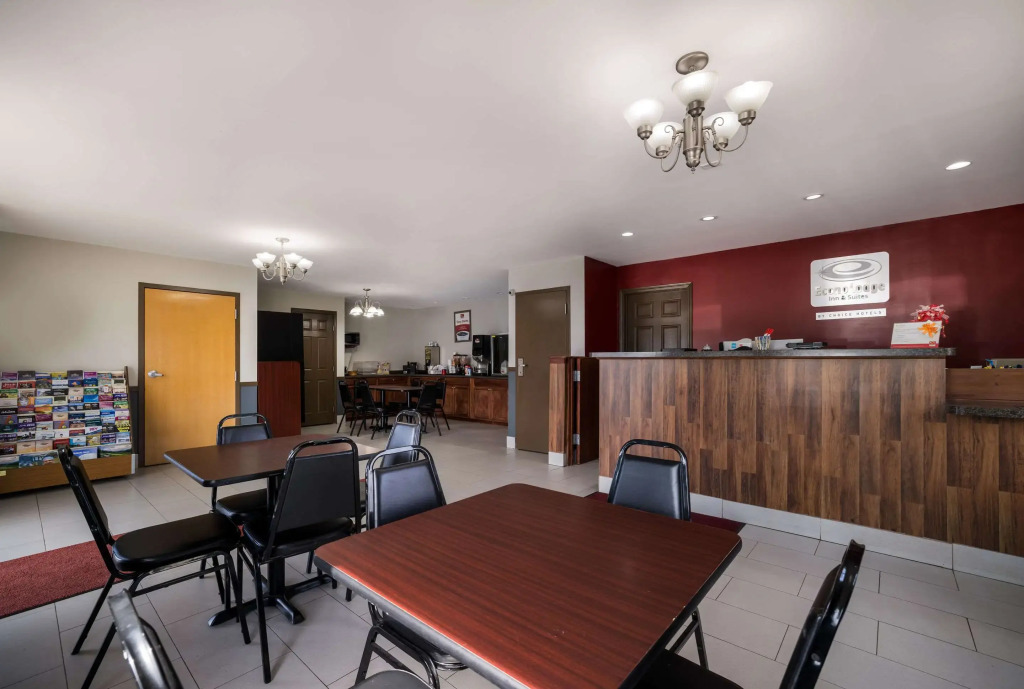 Econo Lodge Inn & Suites Canandaigua - Finger Lakes Area