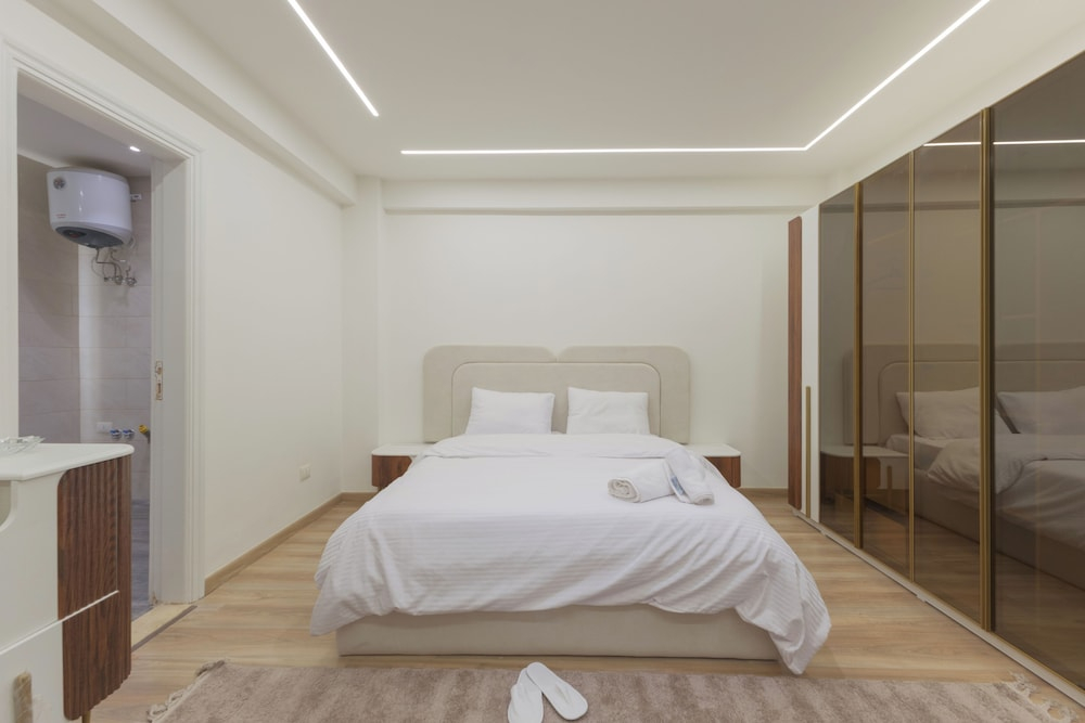 Alsawah|Luxury 6BR Villa with Private Pool