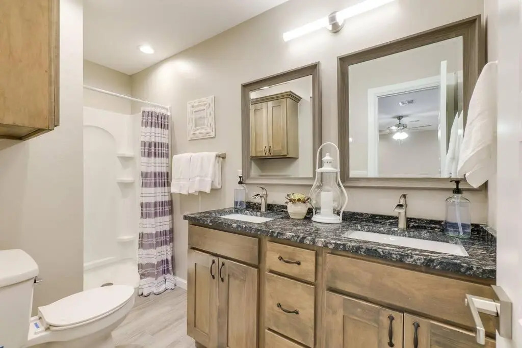 3 BR Newly Remodeled Home With Farm Style Decor