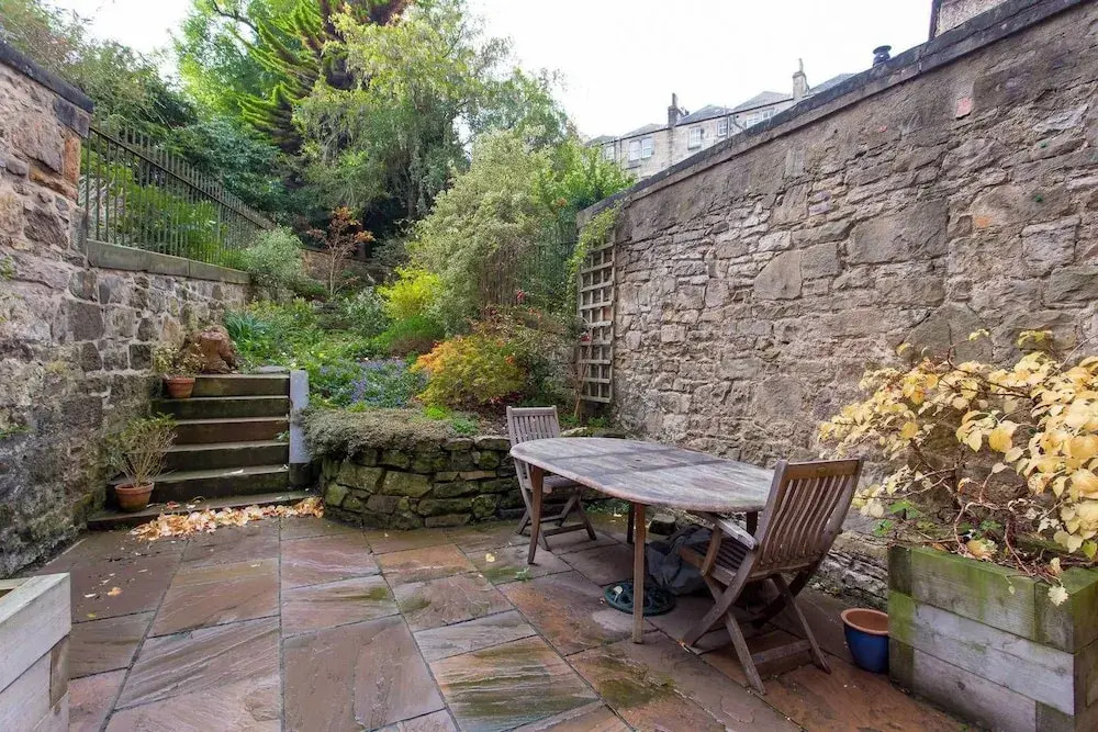 City Centre Main Door Apartment: 5 Mins Walk to Princes St