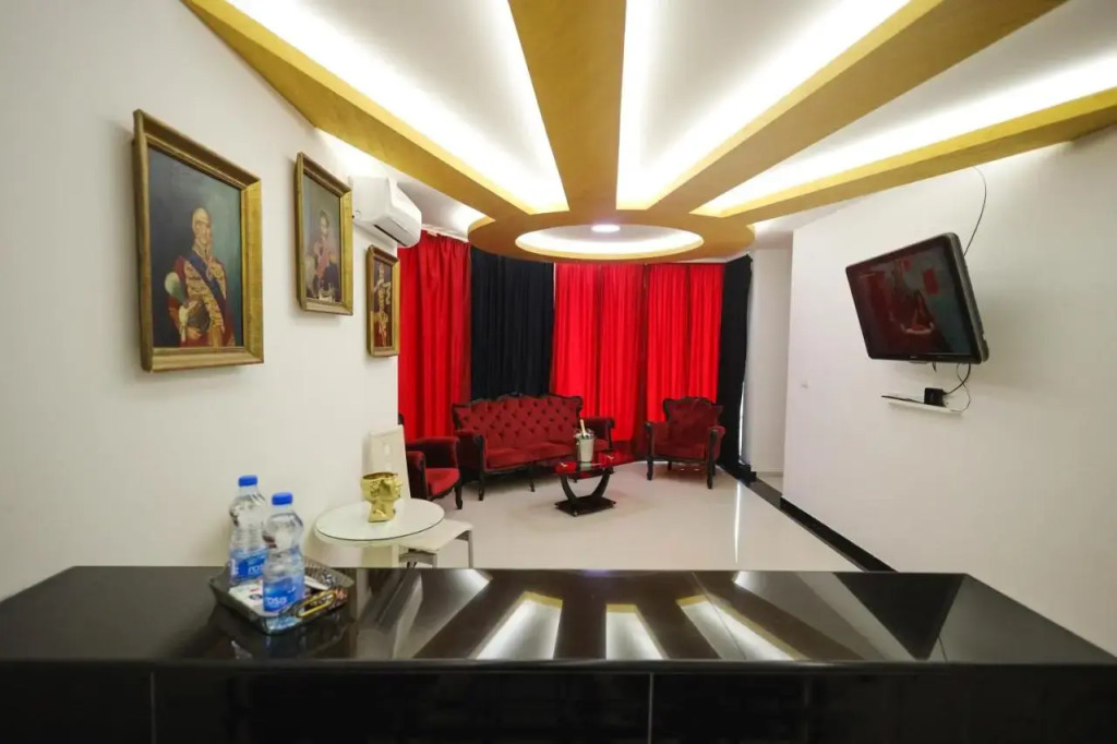 Golden Lux Apartments and Rooms