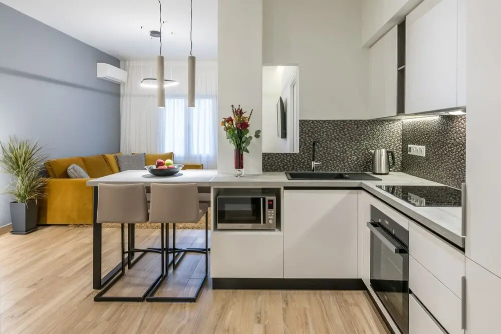 De Minimis - a Chic 3BR Downtown Apartment
