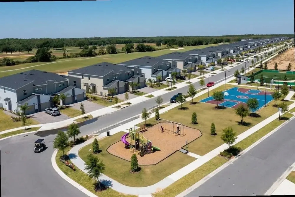 Modern 2Bd Townhome Minutes to Disney w Waterpark