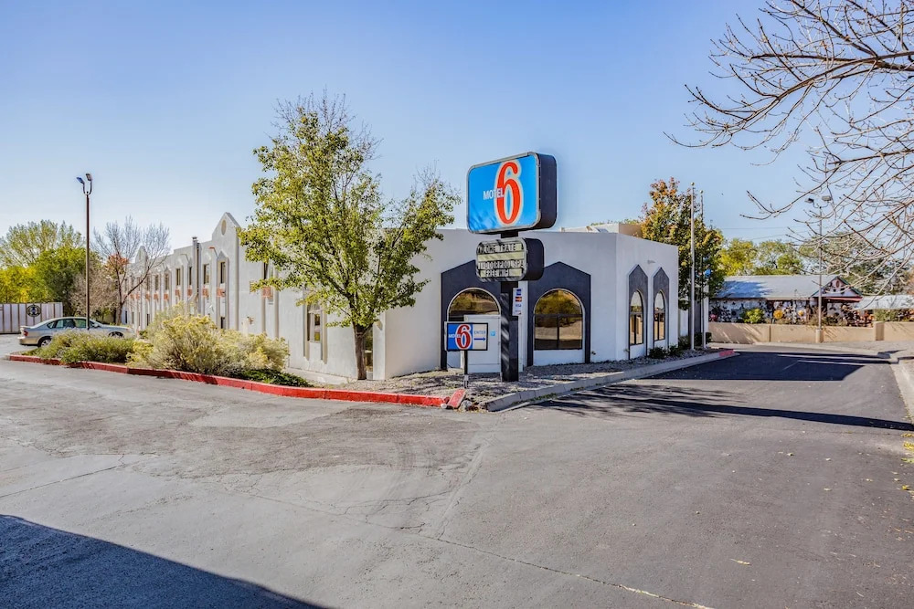 Motel 6 Santa Fe Central