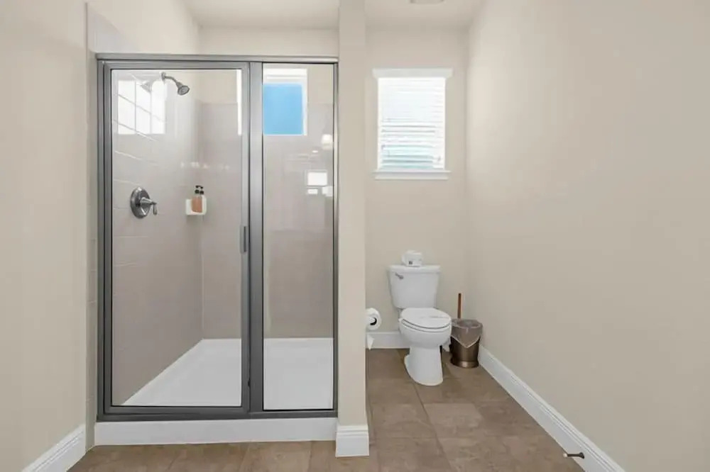 350-8-pc-open Floor Plan With Private Pool
