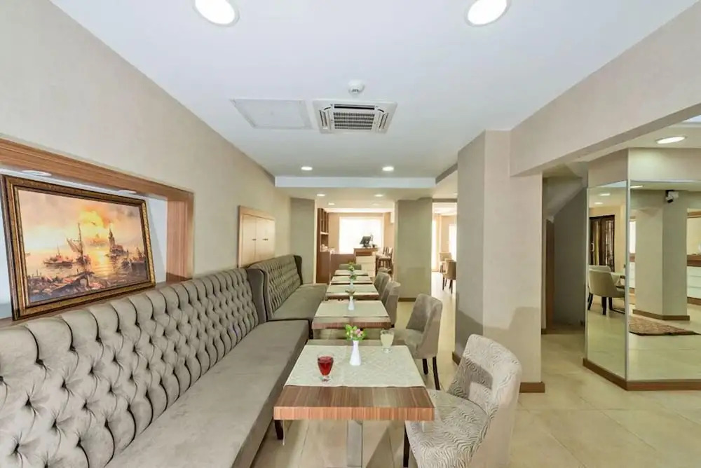 La Garden Hotel
