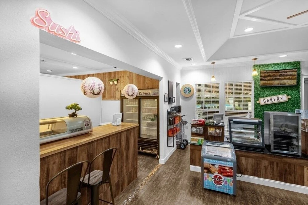 4 Bedroom Lucaya Village Townhouse by RedAwning