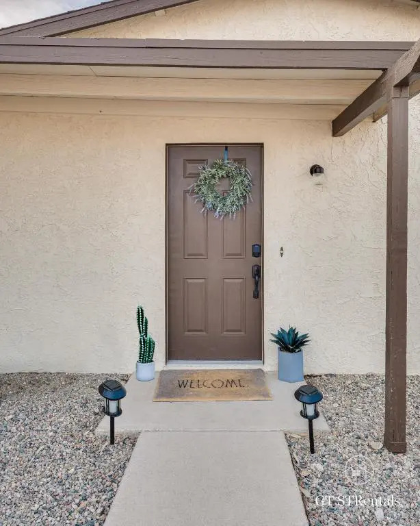A WAVE FROM IT ALL - Pet & Family Friendly Home with Beautiful Views!