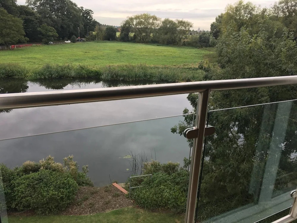 Riverside Penthouse 2BR & 2 Bath 2 Parking View Near St Neots