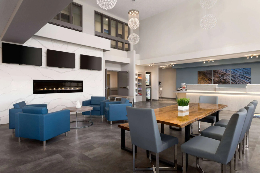 Days Inn by Wyndham Calgary North Balzac