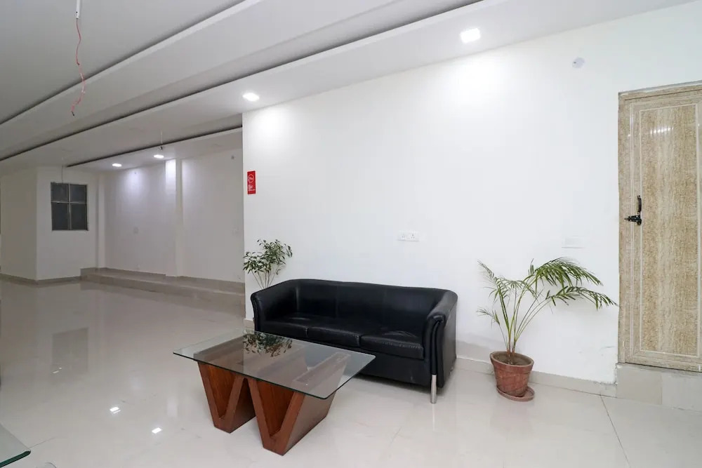 OYO 10668 Hotel Viditva 3