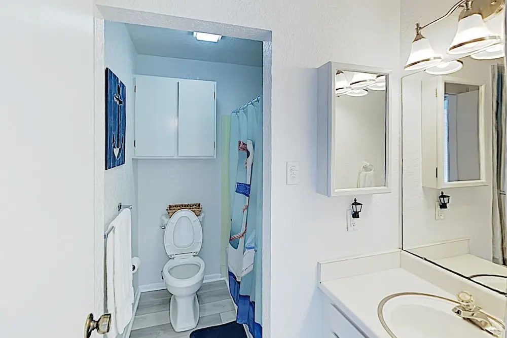 New Listing! Remodeled W/ Pool, Pier, Tennis 3 Bedroom Condo