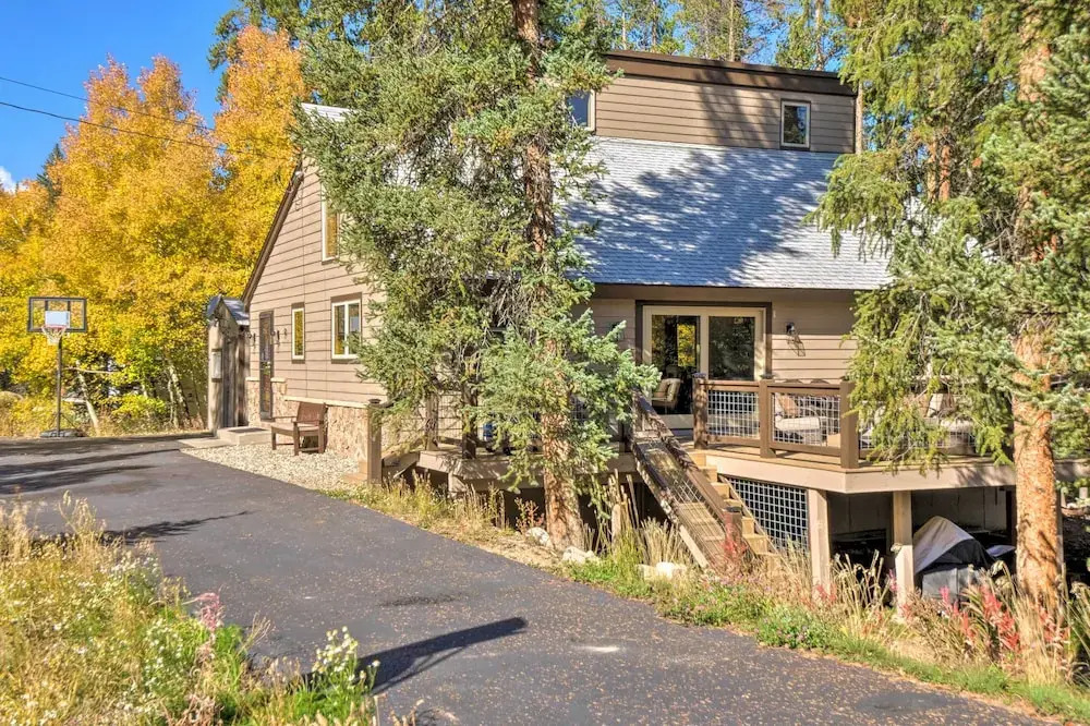 Luxury 4 BR Cabin: 2 King Suites on Shuttle Route