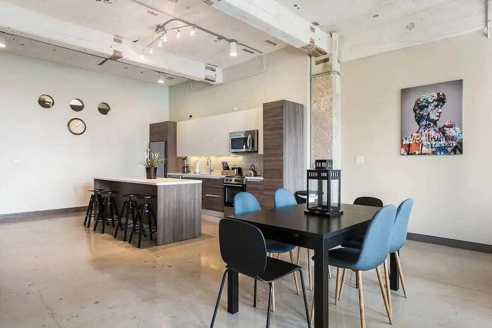 Downtown Dallas Gorgeous 3 BD, Pool & Gym