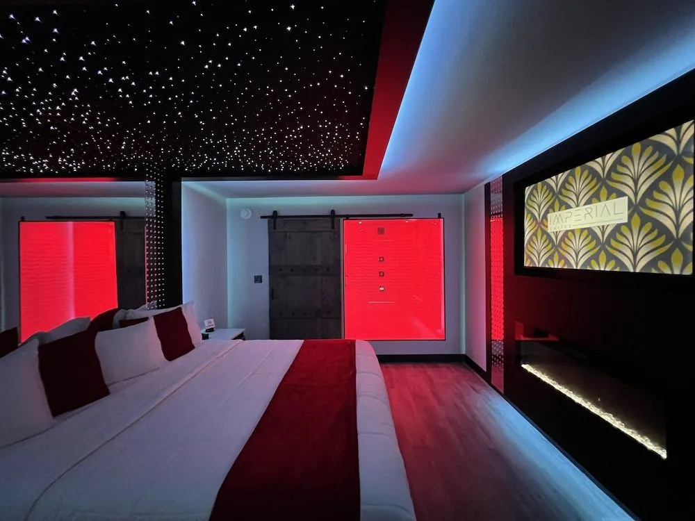 Imperial Suites, Adults Only