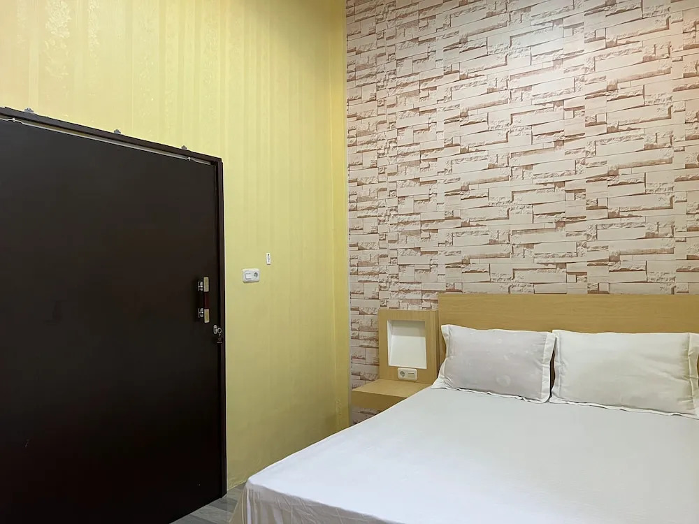 Hotel O Batodupi Guesthouse Syariah Near Buttu Kasambi